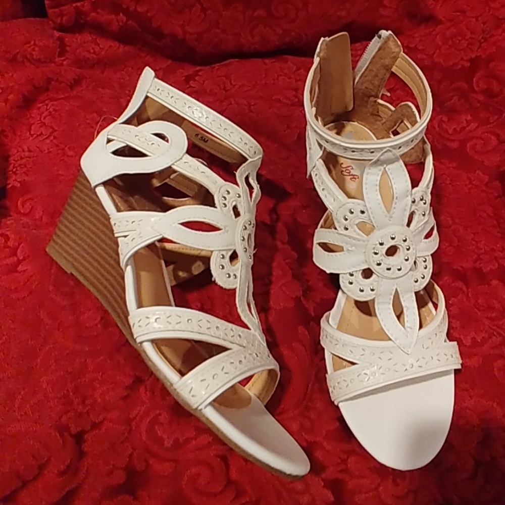 XOXO Sola-S White Womens Sandals Size 6.5 M